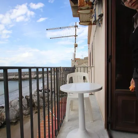 Casa Mare Blu By The Sea Apartment
